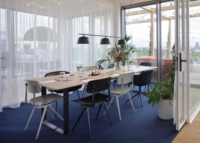 Zoku Aparthotel 4*