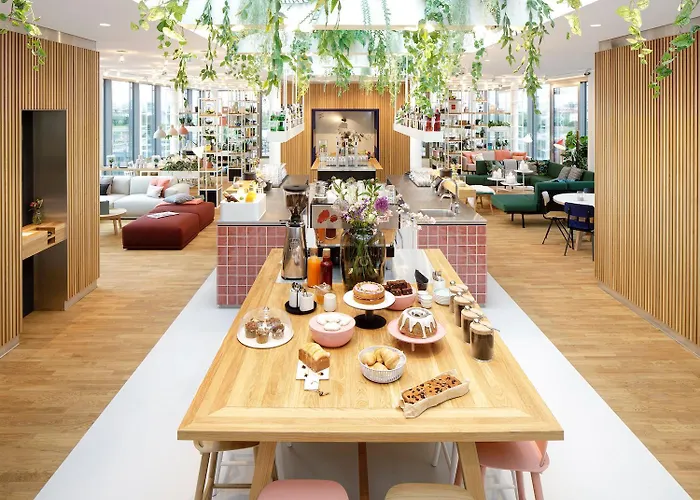 Aparthotel Zoku 4*