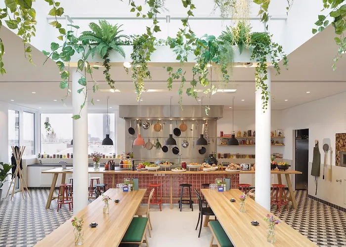 Zoku Aparthotel 4*