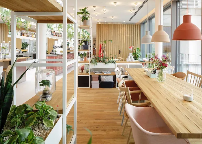 Aparthotel Zoku 4*